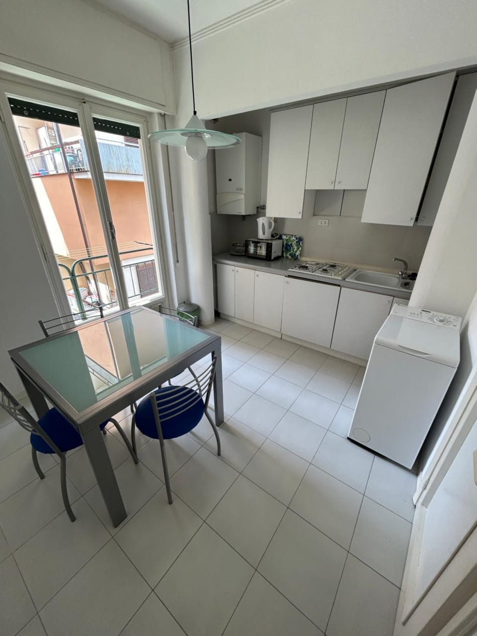 Kitchen or kitchenette, Living room, Seating area, Dining area, minibar, pet friendly, stove