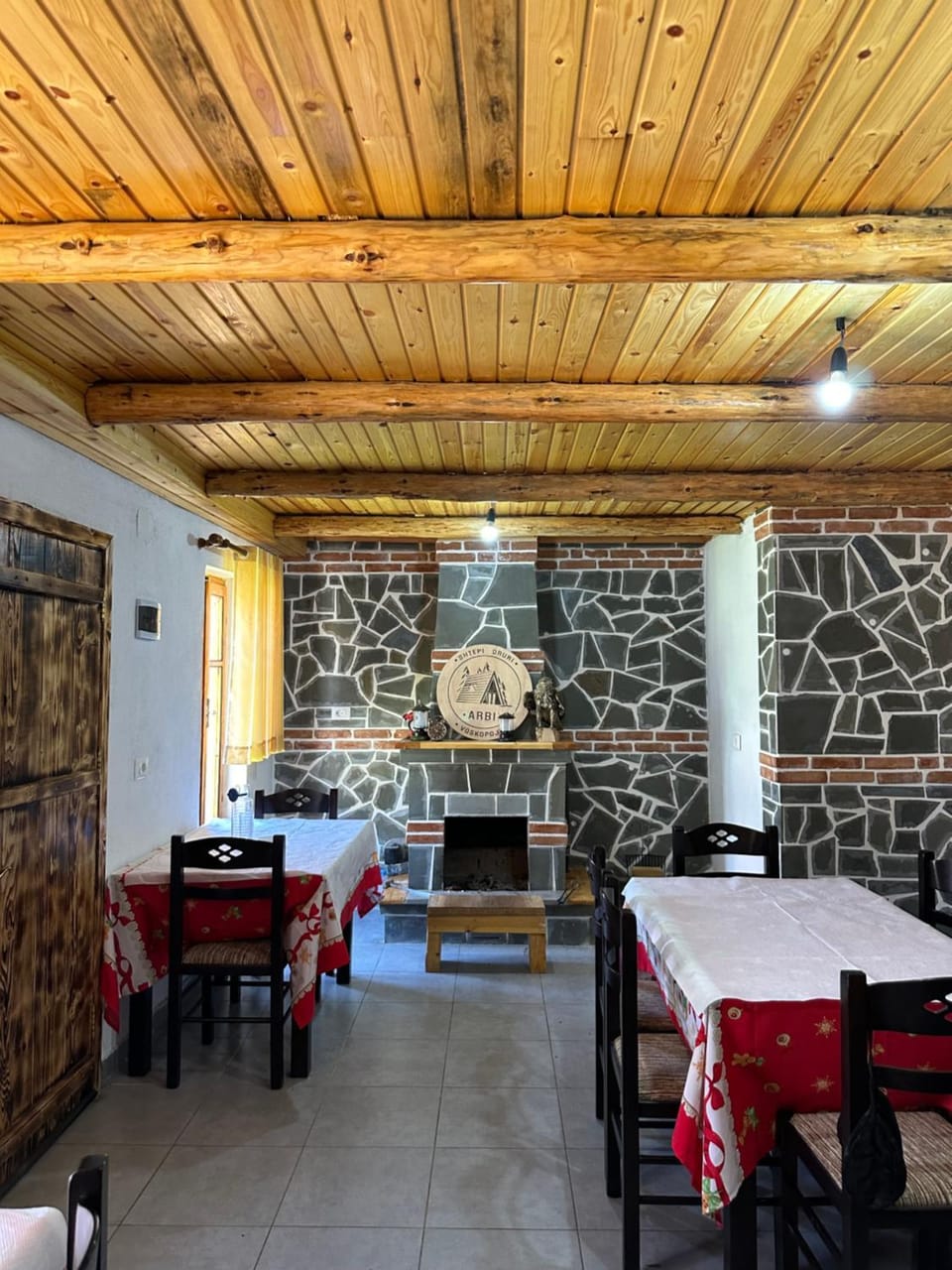 Restaurant/places to eat, Banquet/Function facilities, Dining area