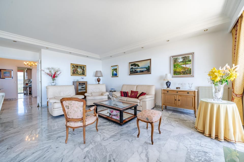 Living room, Sea view, locker