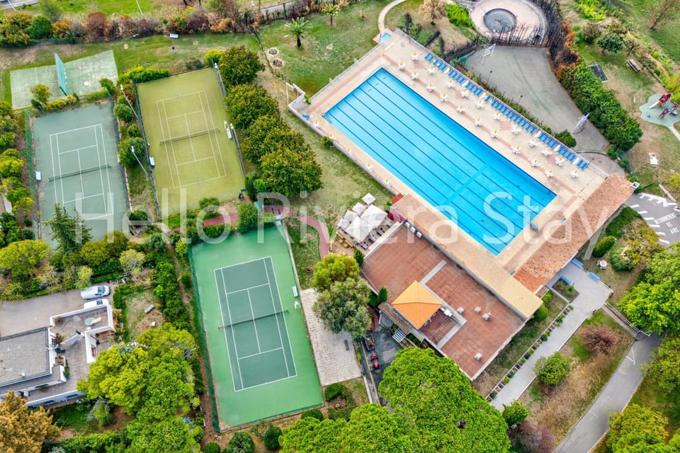 Tennis court, Swimming pool