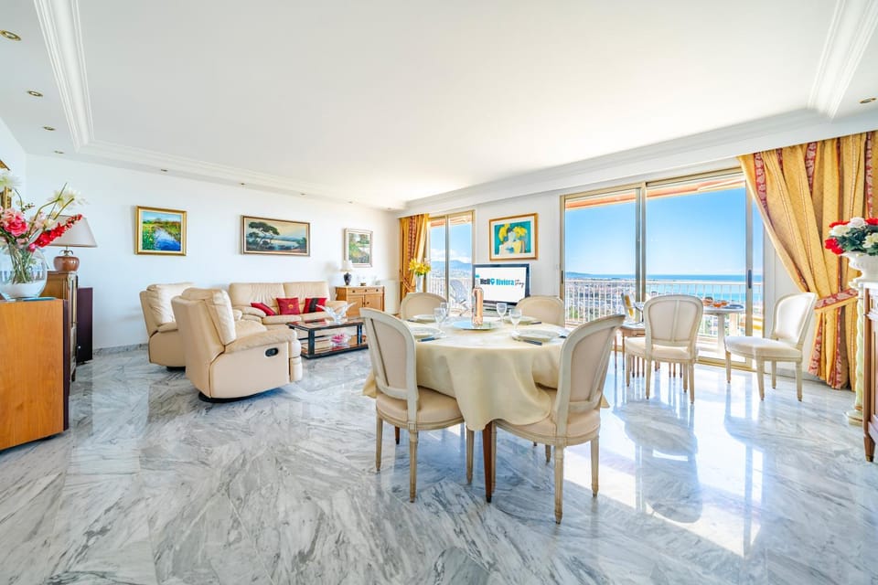 Living room, Sea view, locker