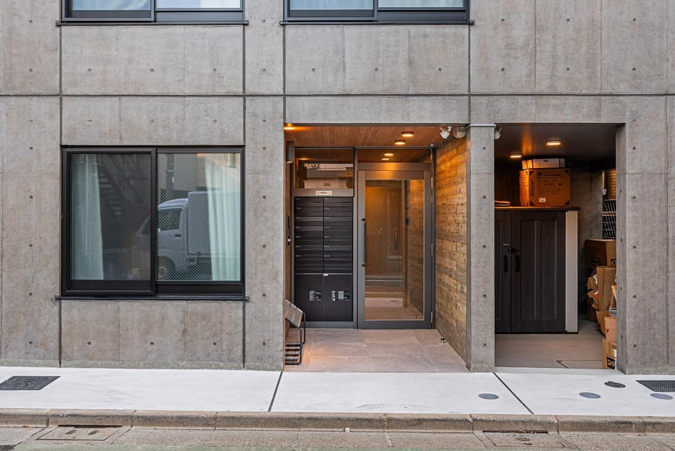 Property building, Facade/entrance, Day