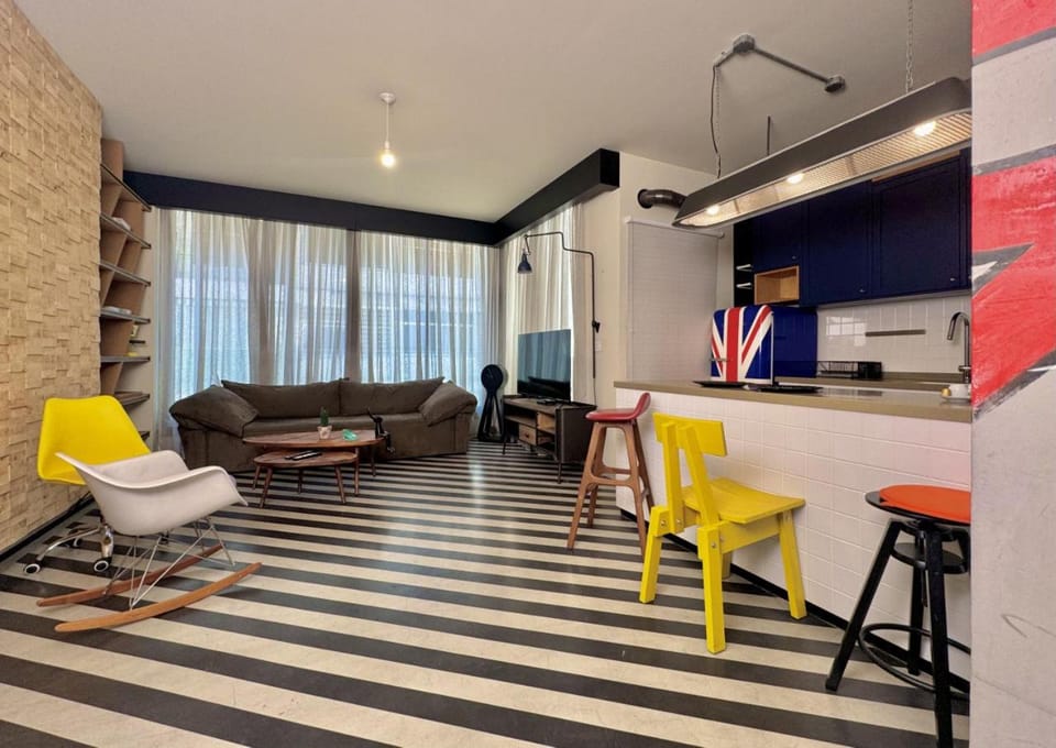 TV and multimedia, Kitchen or kitchenette, Living room, air conditioner