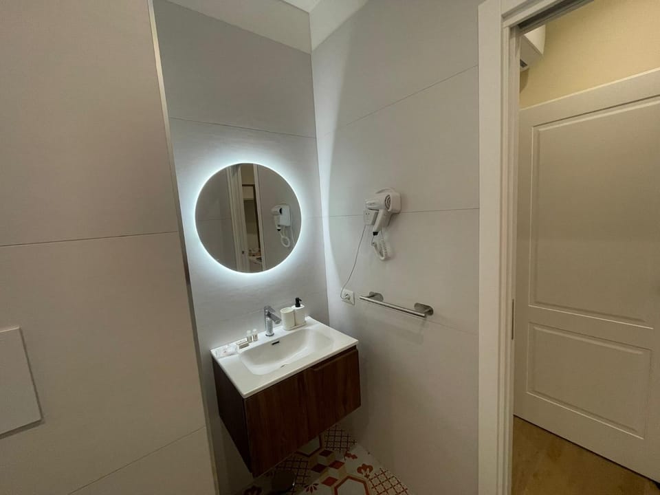 Bathroom, Internal: Not applicable to any particular room