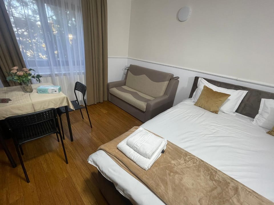 Bed, Seating area