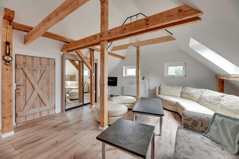 Bed, TV and multimedia, Living room, Photo of the whole room, Seating area, Bedroom