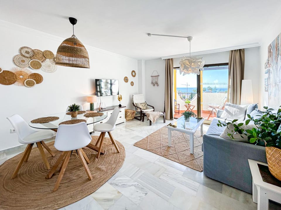 TV and multimedia, View (from property/room), Living room, Seating area, Dining area