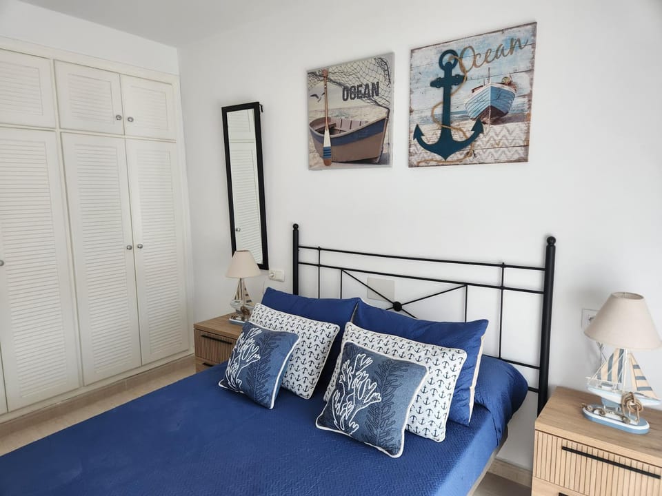 Bedroom, wardrobe