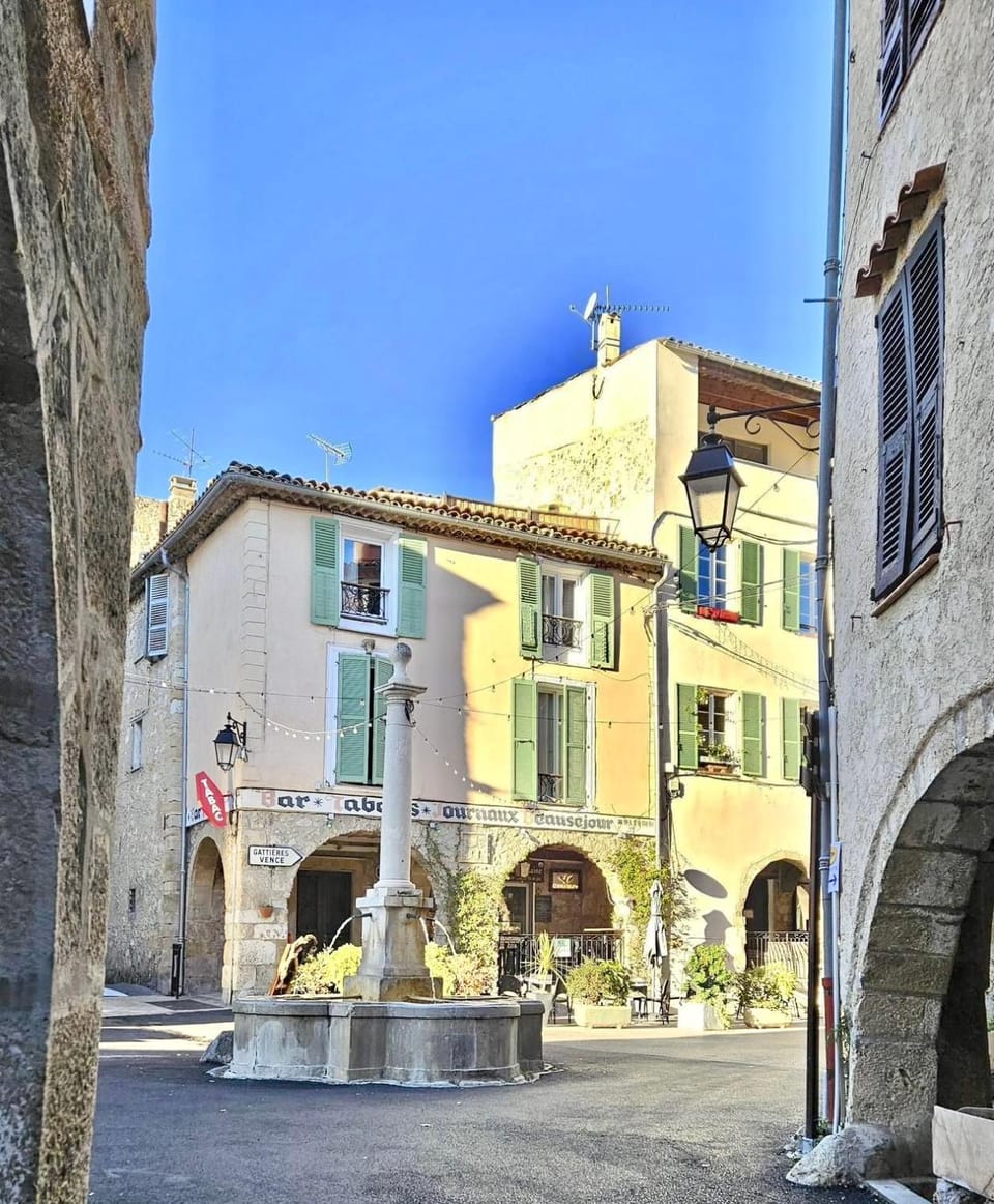 Charmant Studio Indépendant Le Broc avec parking privé Bed and Breakfast in Provence-Alpes-Côte d'Azur