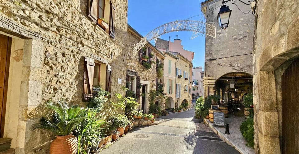 Charmant Studio Indépendant Le Broc avec parking privé Bed and Breakfast in Provence-Alpes-Côte d'Azur