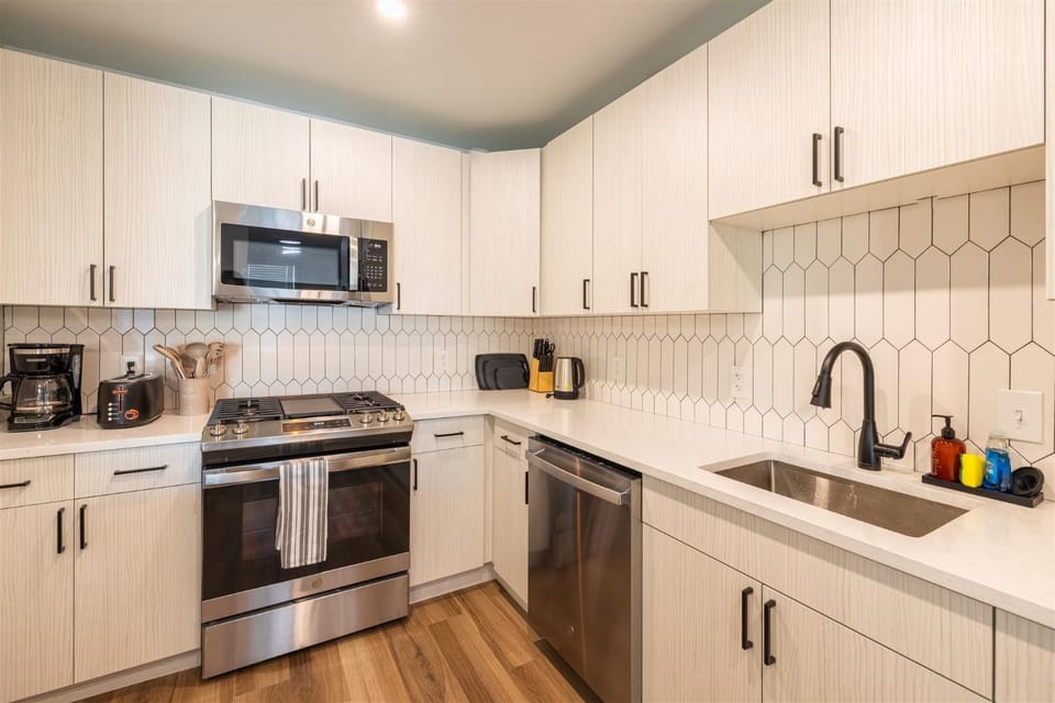 Coffee/tea facilities, Kitchen or kitchenette, dishwasher, minibar, pet friendly, stove, toaster