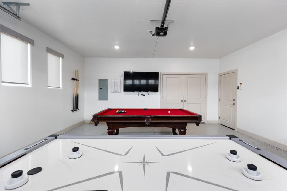 Billiard, Game Room