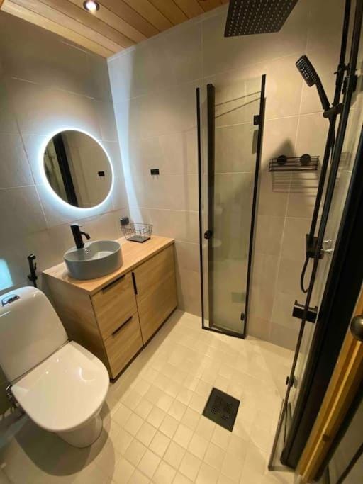 Shower, Toilet, Bathroom