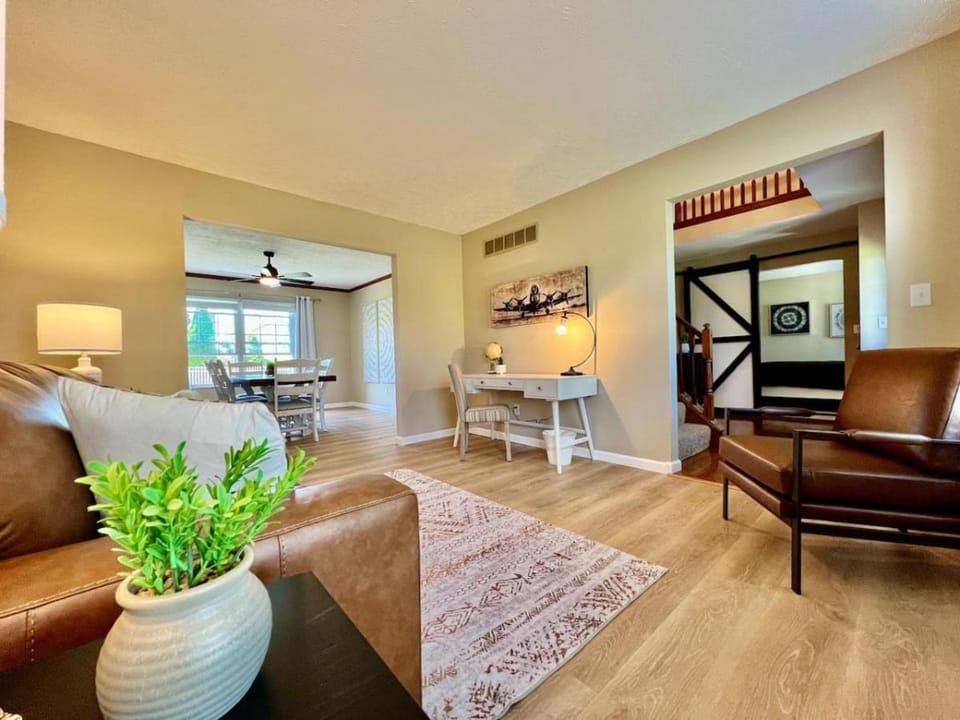 Living room, Seating area, air conditioner