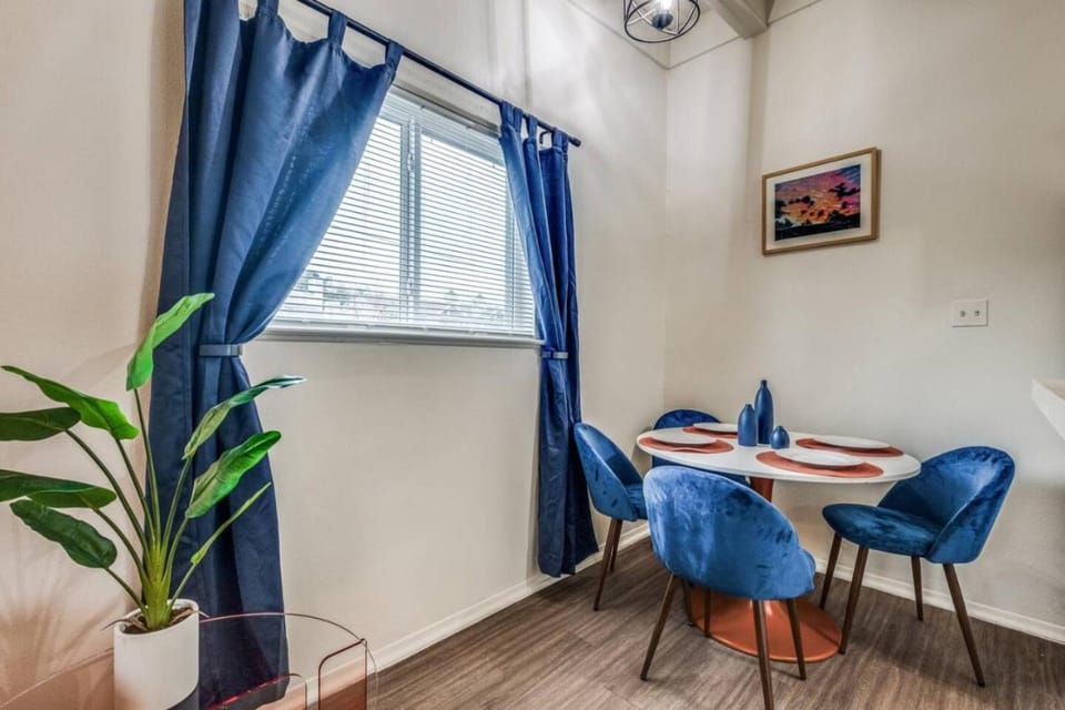 Austin Central Modern Comfort Pet-Friendly Apartment in Austin