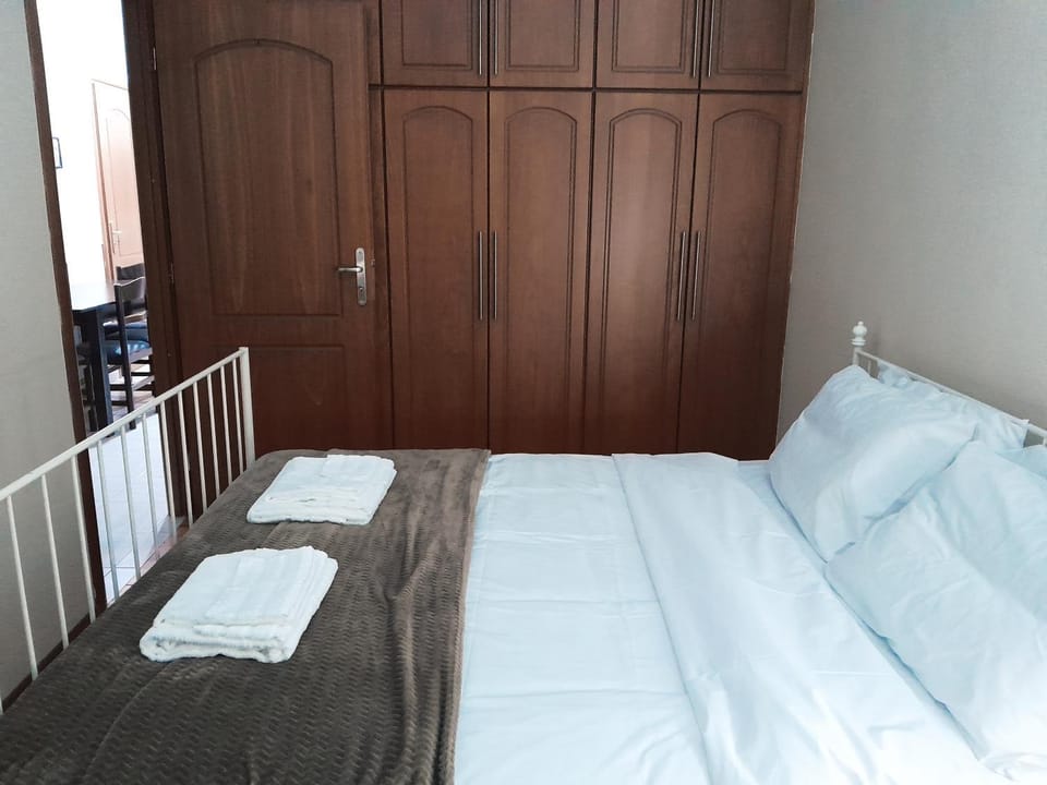 Bed, Photo of the whole room, towels