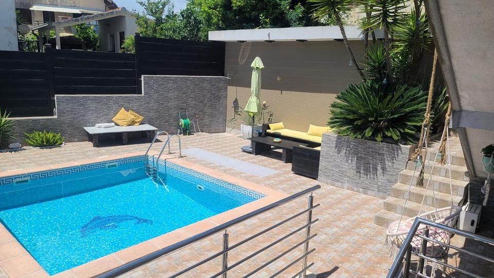 Dolphin Villa with Private Pool & Parking Apartment in Kotor Municipality