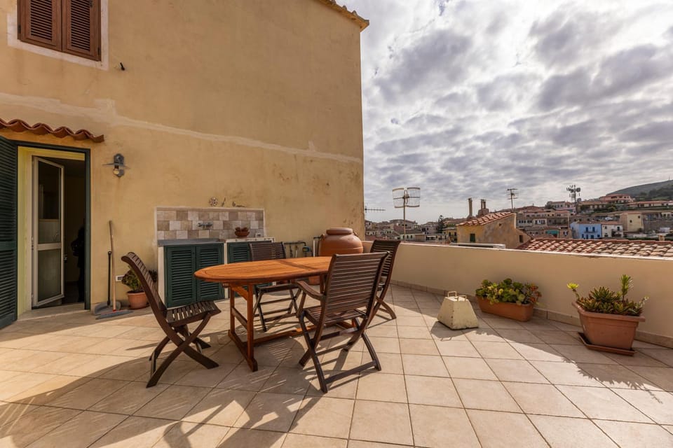 Property building, Day, Natural landscape, View (from property/room), Balcony/Terrace, Dining area