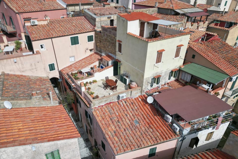 Property building, Neighbourhood, Balcony/Terrace, Street view