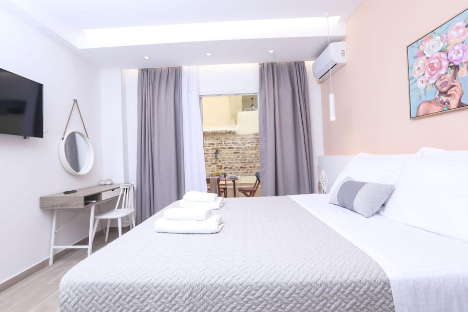 Photo of the whole room, Bedroom, air conditioner