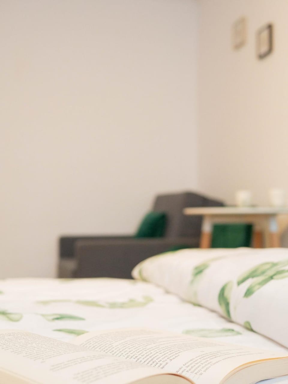 Bed, Photo of the whole room, Seating area, Bedroom