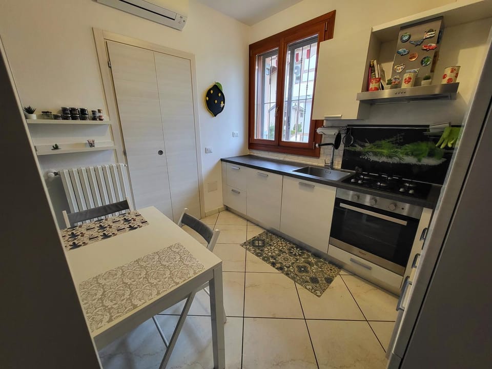 Kitchen or kitchenette, pet friendly