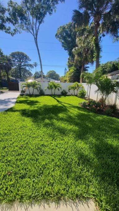 Day, Garden view