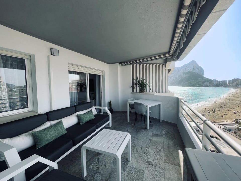 Patio, Day, Natural landscape, Balcony/Terrace, Living room, Seating area, Dining area, Beach, Beach, Mountain view, Sea view, Sea view, Location, sunbed