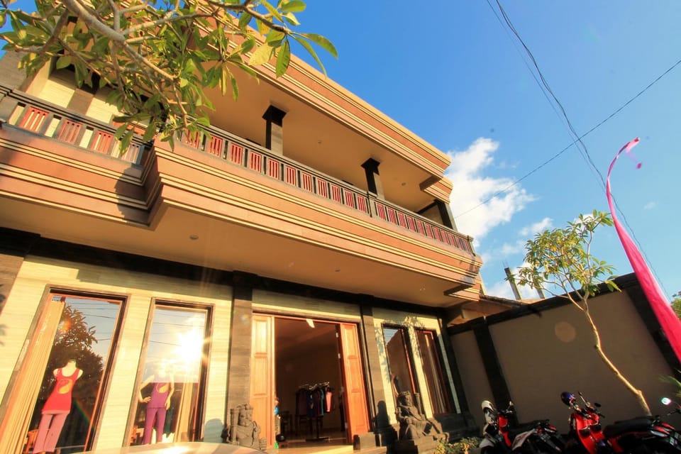 Facade/entrance
