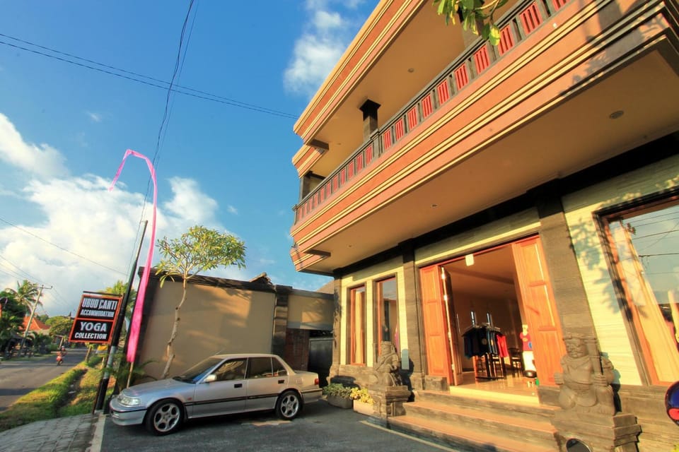 Facade/entrance