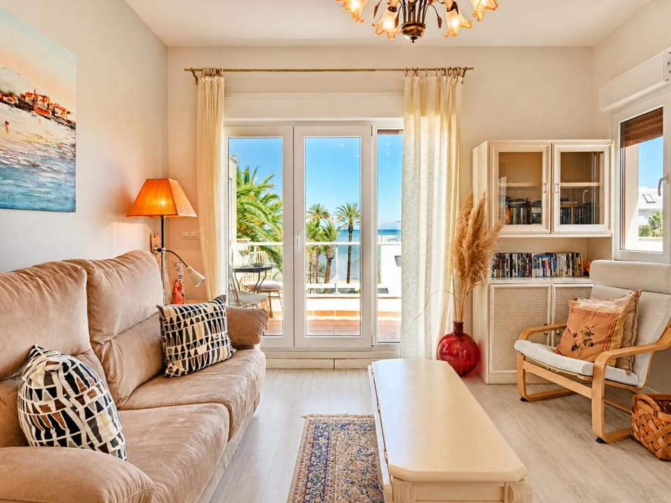 Balcony/Terrace, Living room, Seating area, Sea view