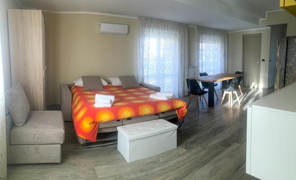 Bed, Living room
