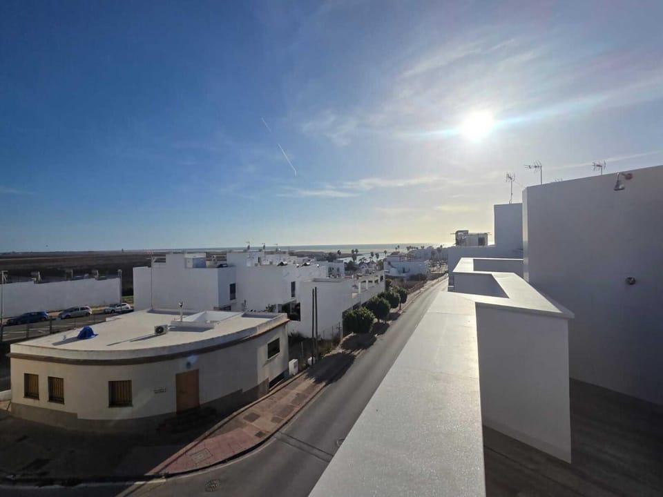 Property building, Day, Neighbourhood, City view, Street view