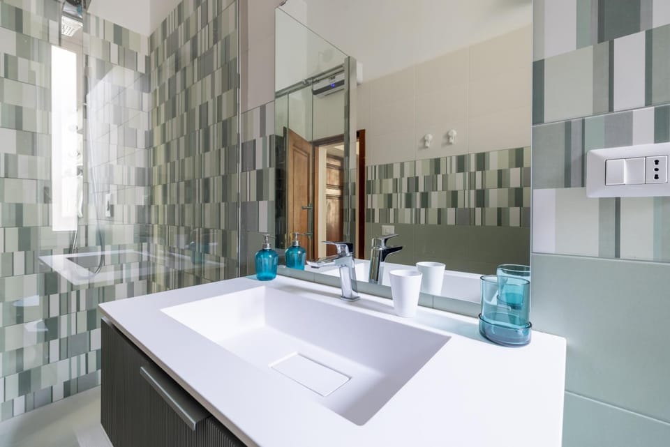 Shower, Bathroom, towels