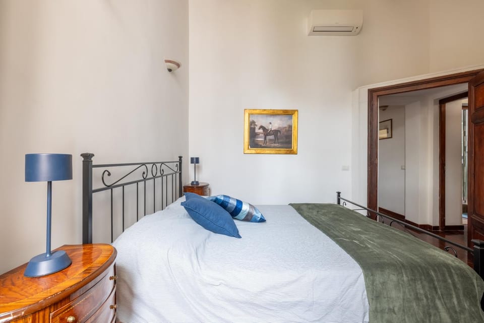 Bed, Photo of the whole room, Bedroom, air conditioner