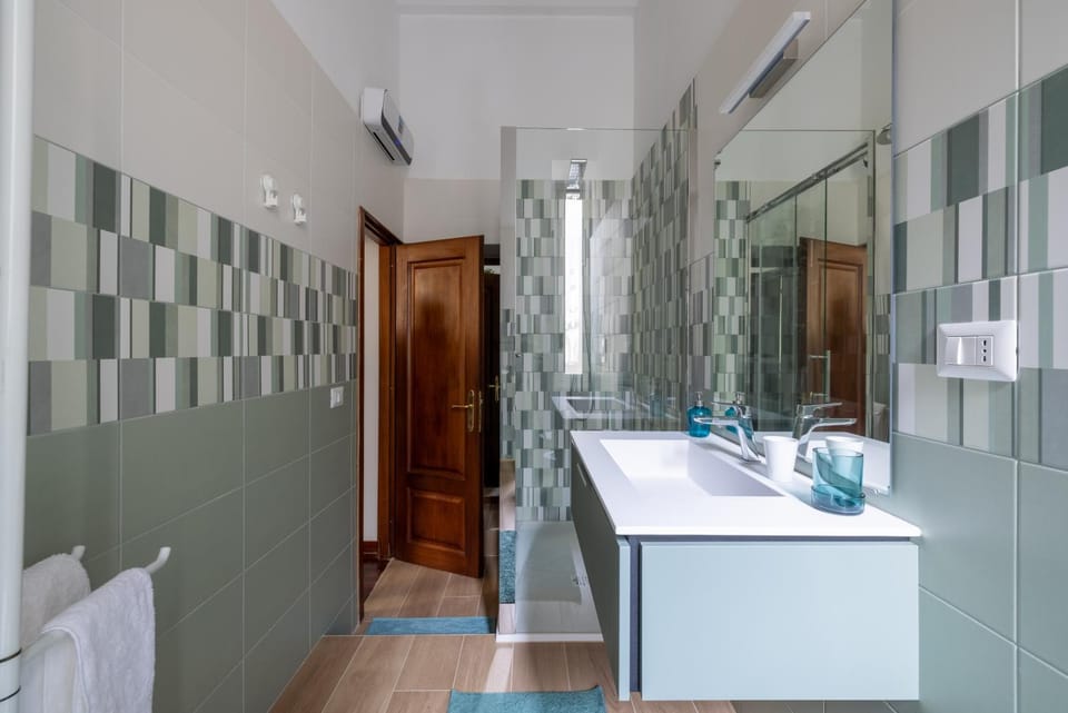 Shower, Bathroom, towels