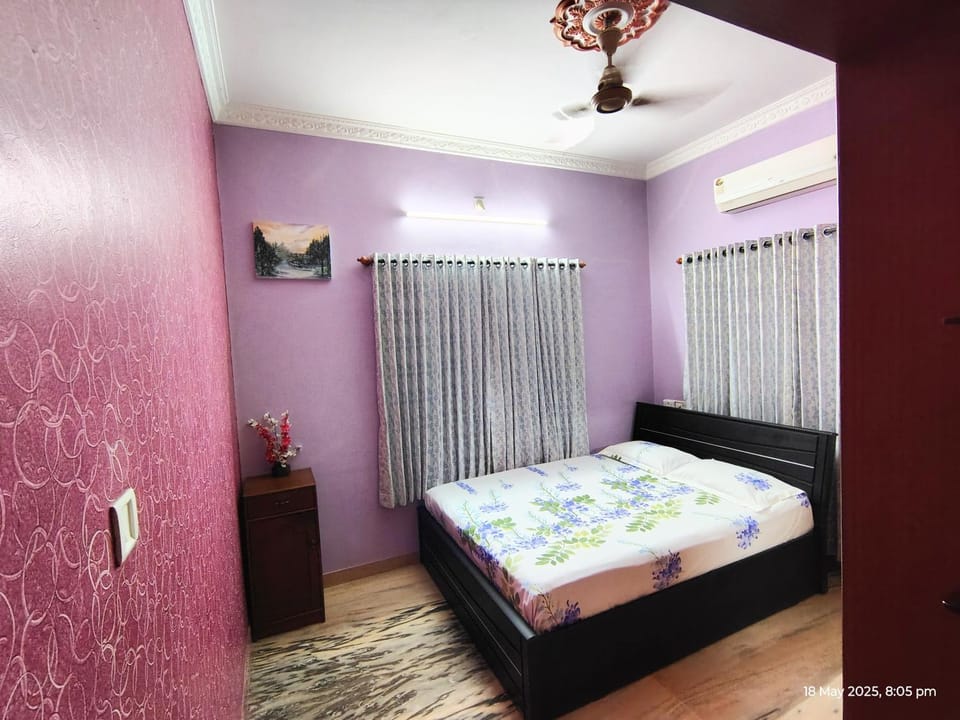 Bedroom, wardrobe, air conditioner