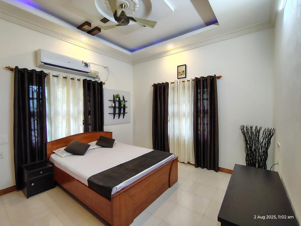 Bedroom, wardrobe, air conditioner