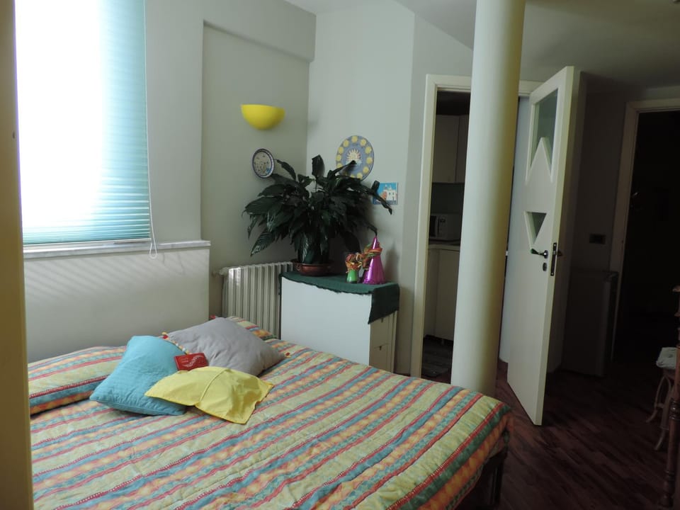 Bed, Living room