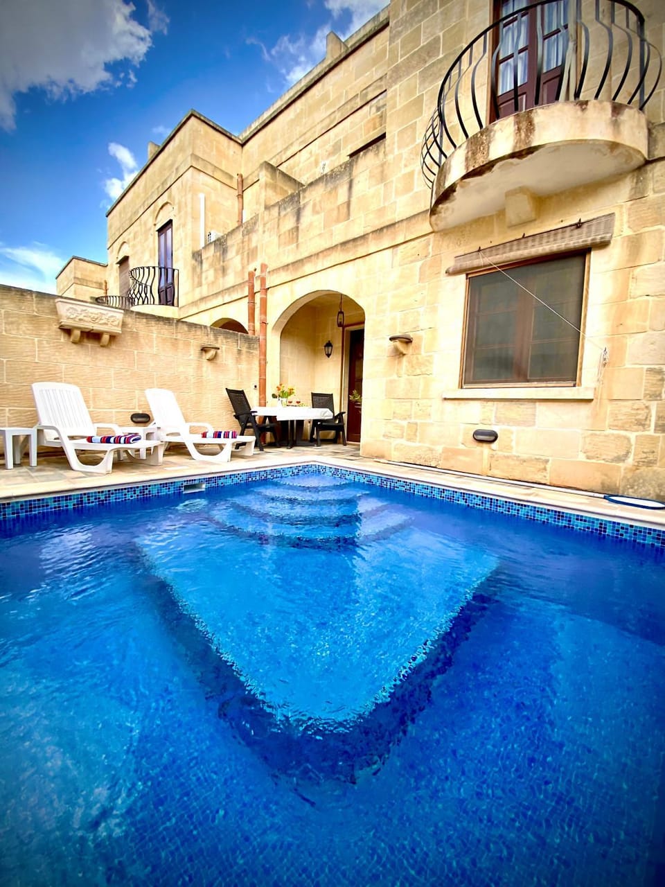 Swimming pool, sunbed