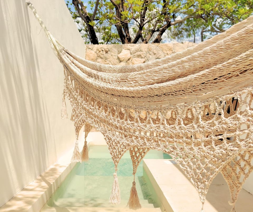 Day, Swimming pool