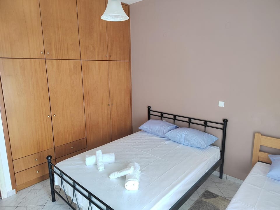 Bed, Photo of the whole room, Bedroom, towels, wardrobe
