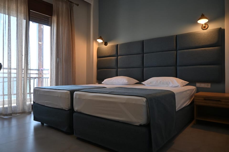 Photo of the whole room, Bedroom, Sea view