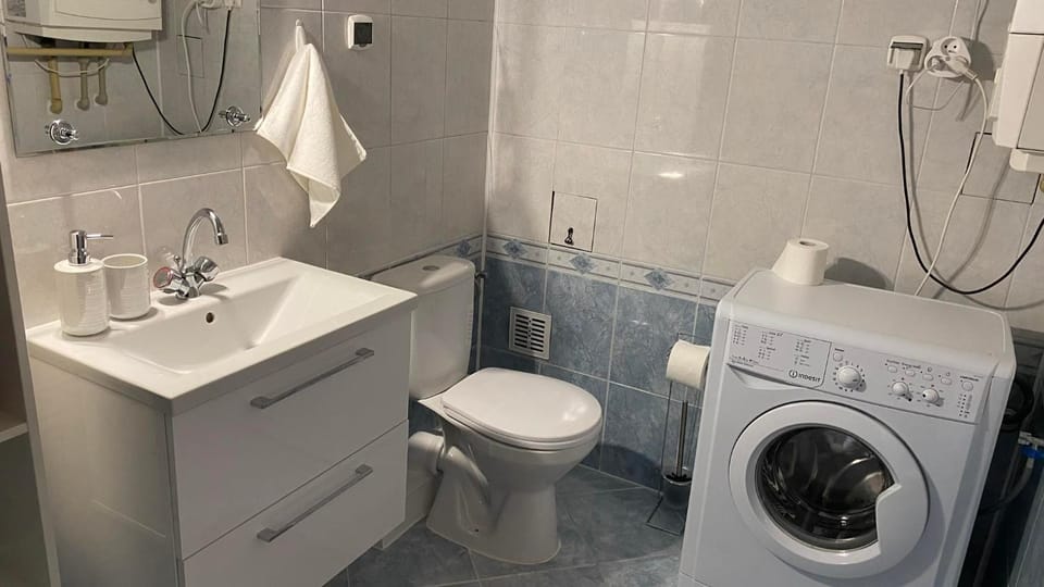 Toilet, Bathroom, towels, washing machine