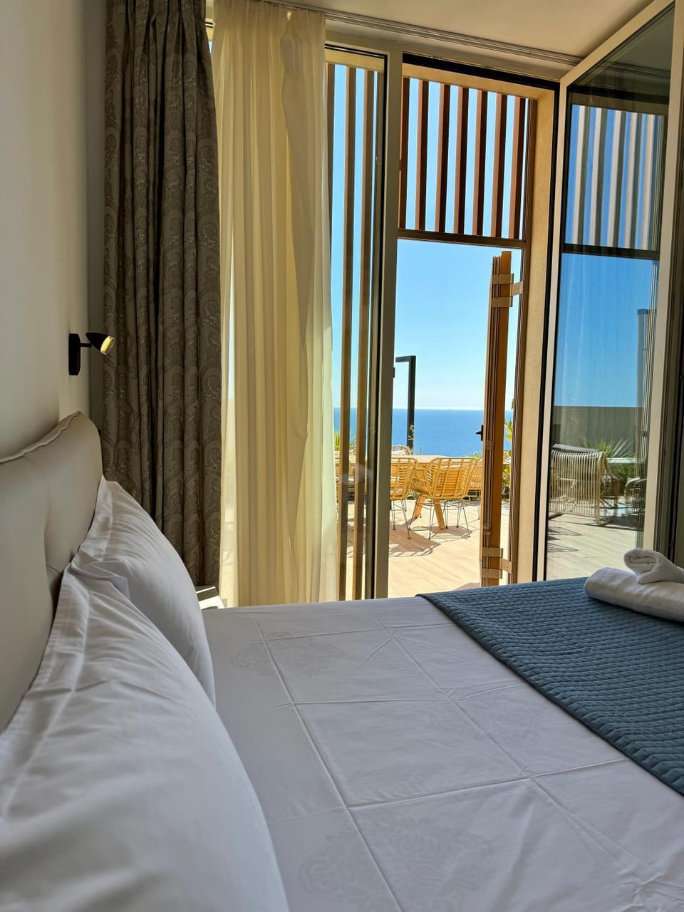 Bed, Photo of the whole room, Bedroom, Mountain view, Sea view