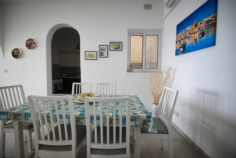 Sunset Court Self Catering Sea View Apartment Apartment in Malta