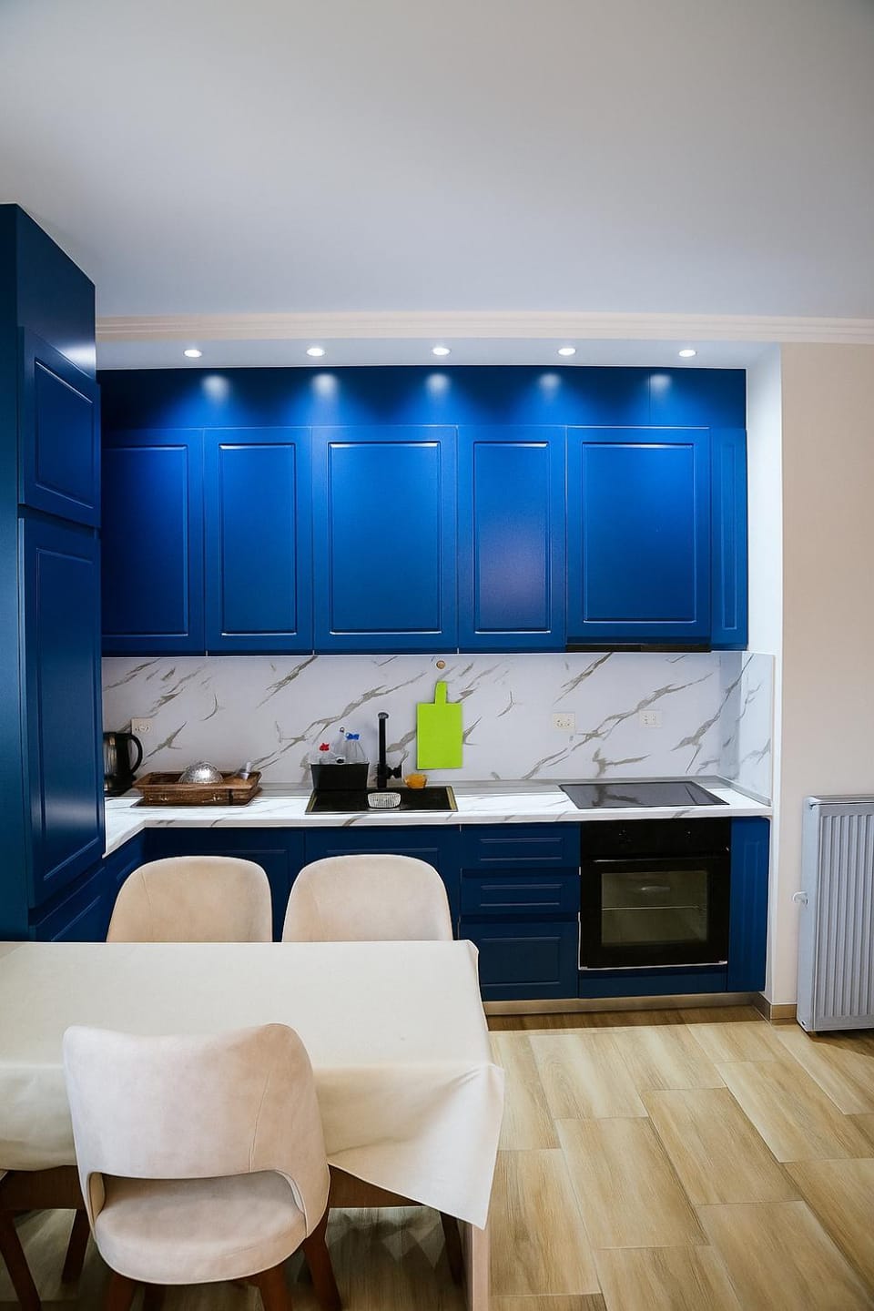 Kitchen or kitchenette, Living room, Seating area