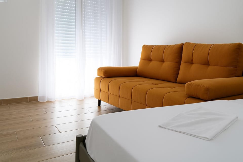 Bed, Photo of the whole room, Seating area, Bedroom