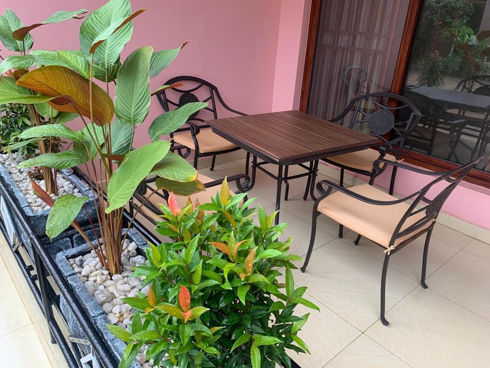 View (from property/room), Balcony/Terrace, Seating area, Garden view