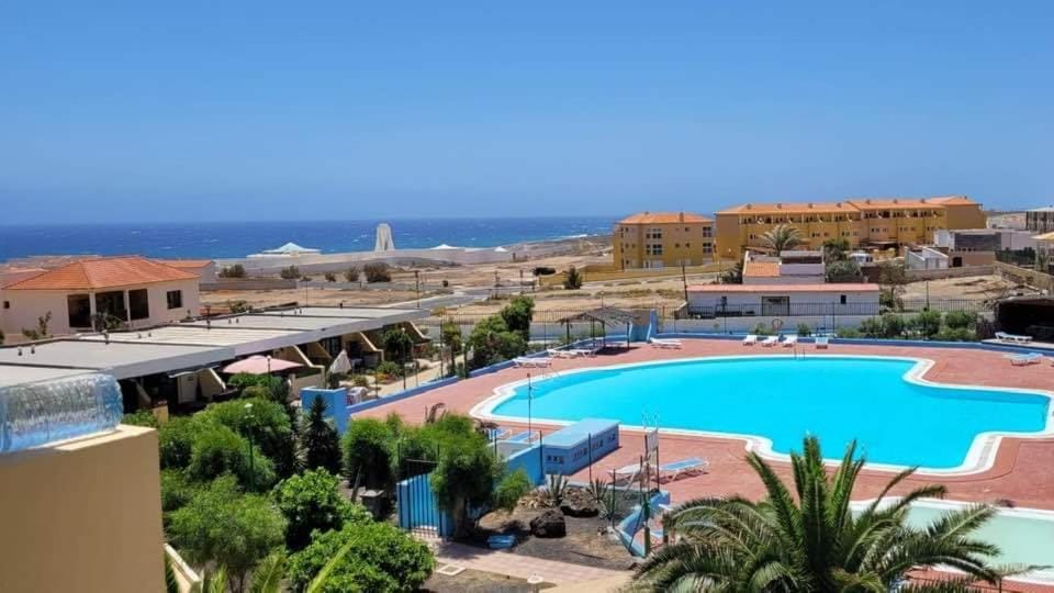 Property building, Nearby landmark, Pool view, Swimming pool, sunbed
